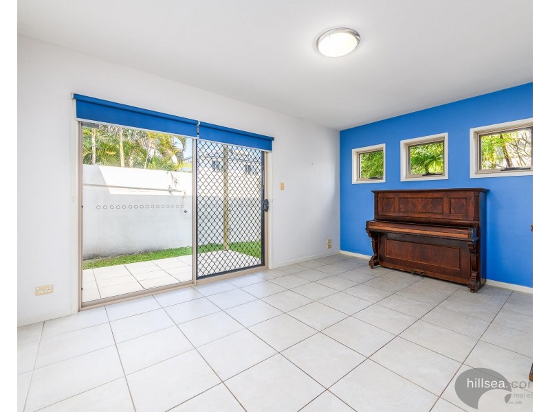 2/28 Shoveller Avenue, Paradise Point QLD 4216