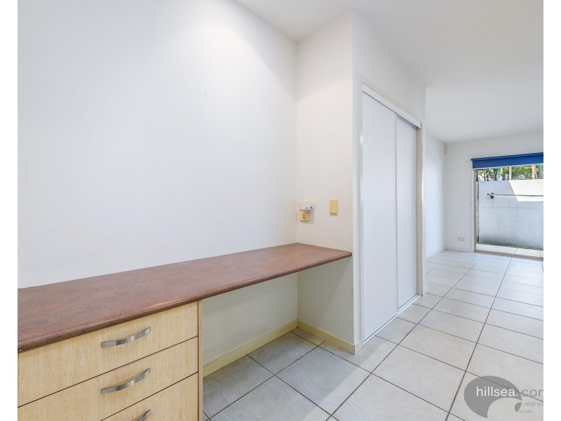 2/28 Shoveller Avenue, Paradise Point QLD 4216