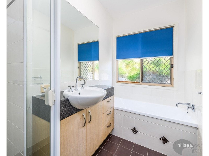 2/28 Shoveller Avenue, Paradise Point QLD 4216