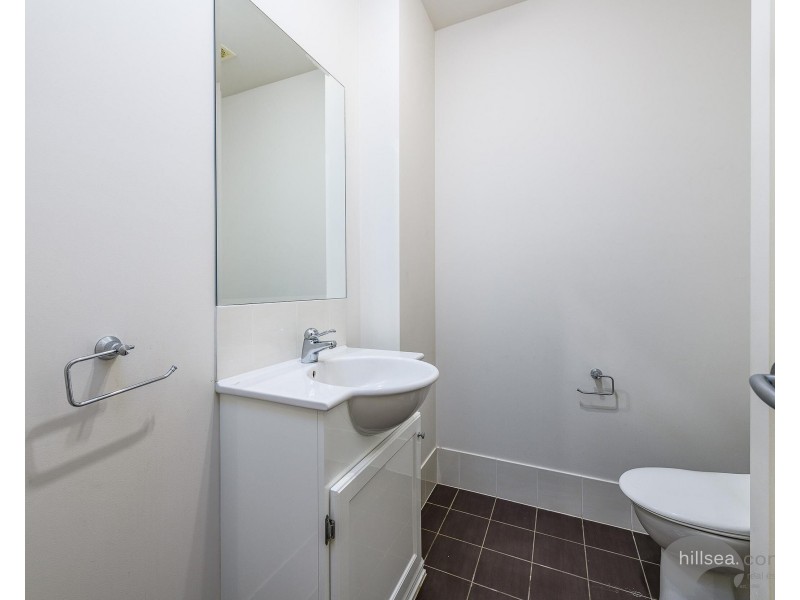 2/28 Shoveller Avenue, Paradise Point QLD 4216