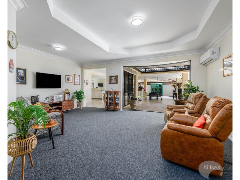 10 Dallow Crescent, Helensvale QLD 4212