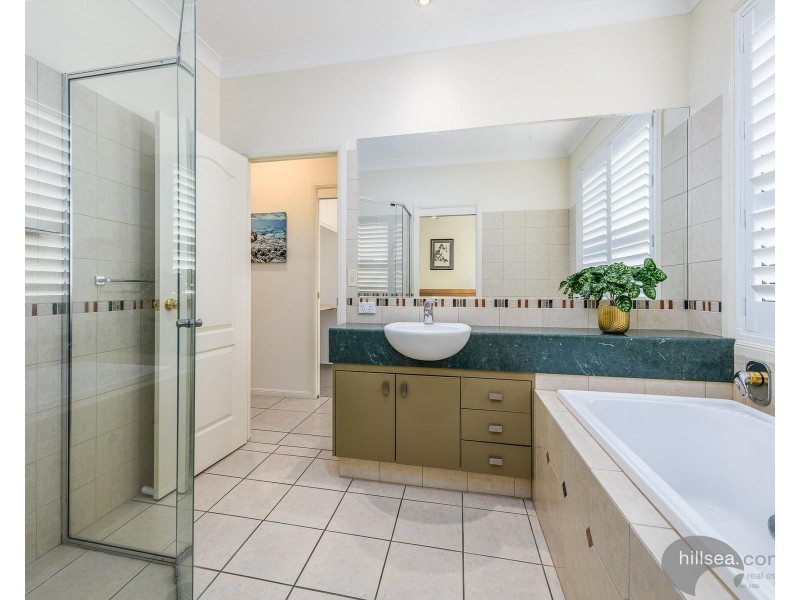 10 Dallow Crescent, Helensvale QLD 4212