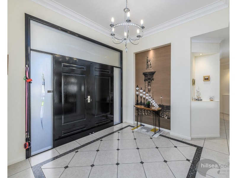 10 Dallow Crescent, Helensvale QLD 4212