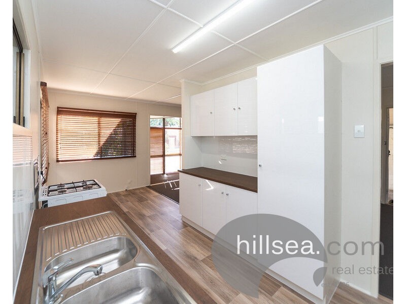 8 Rouen Avenue, Paradise Point QLD 4216