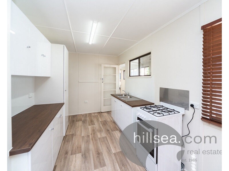 8 Rouen Avenue, Paradise Point QLD 4216