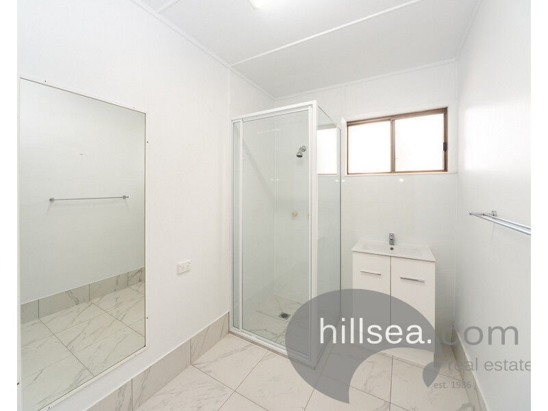 8 Rouen Avenue, Paradise Point QLD 4216