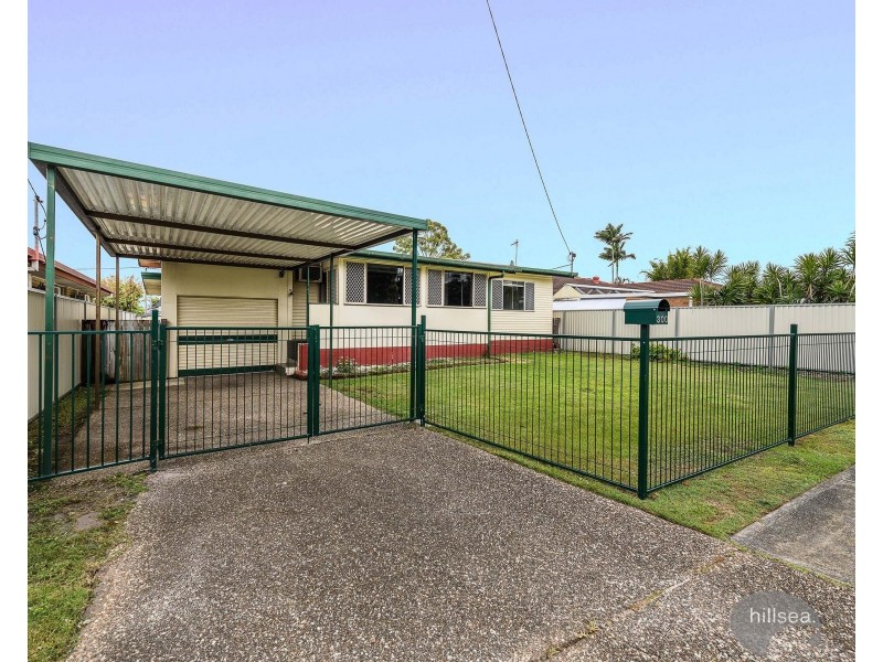 300 Bayview Street, Hollywell QLD 4216