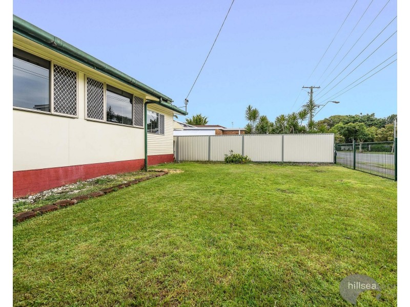 300 Bayview Street, Hollywell QLD 4216