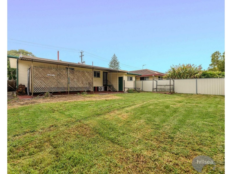 300 Bayview Street, Hollywell QLD 4216