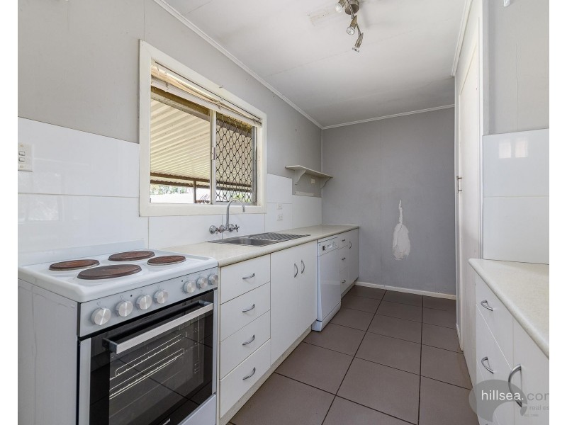 300 Bayview Street, Hollywell QLD 4216