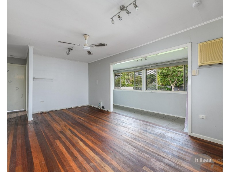 300 Bayview Street, Hollywell QLD 4216