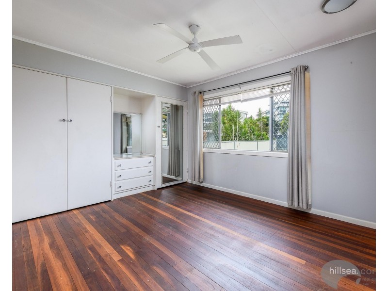 300 Bayview Street, Hollywell QLD 4216