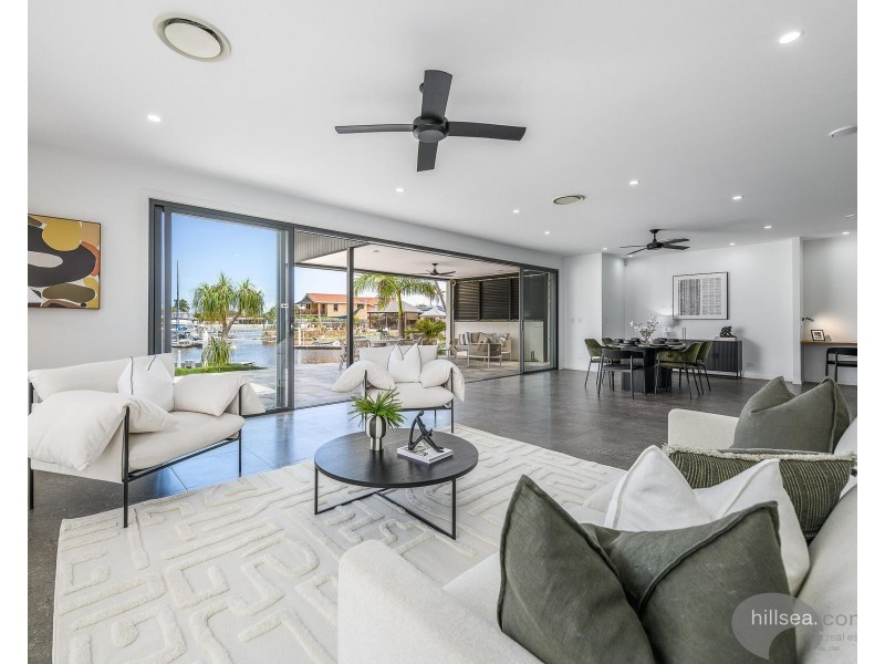 6 Arrowsmith Court, Paradise Point QLD 4216