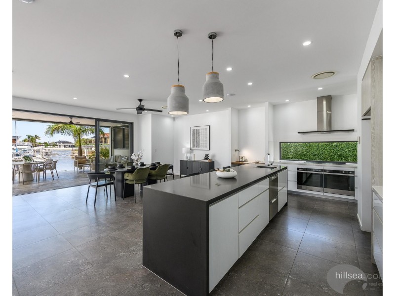 6 Arrowsmith Court, Paradise Point QLD 4216