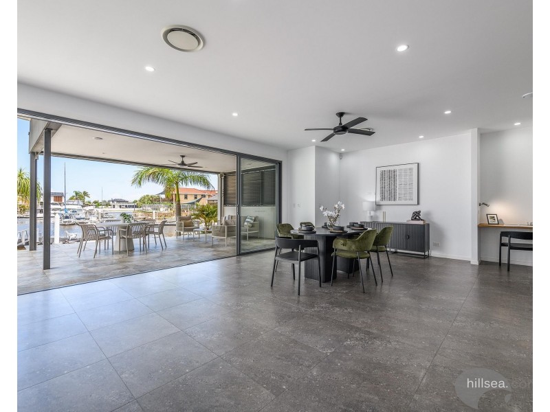 6 Arrowsmith Court, Paradise Point QLD 4216