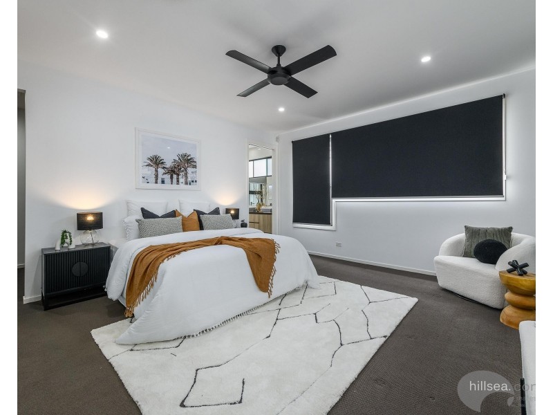 6 Arrowsmith Court, Paradise Point QLD 4216