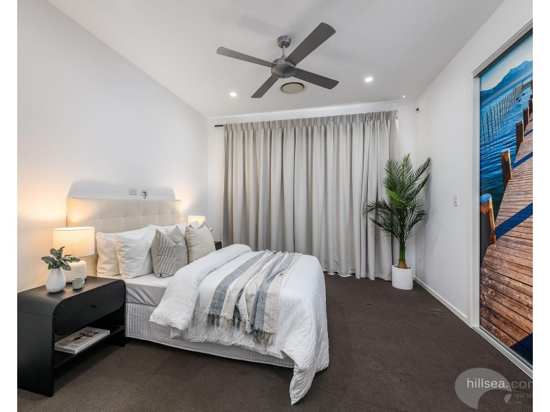 6 Arrowsmith Court, Paradise Point QLD 4216