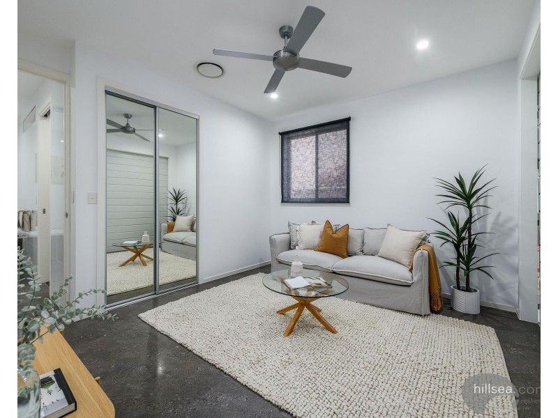 6 Arrowsmith Court, Paradise Point QLD 4216