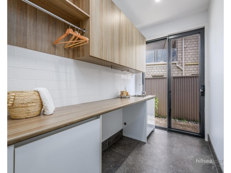 6 Arrowsmith Court, Paradise Point QLD 4216