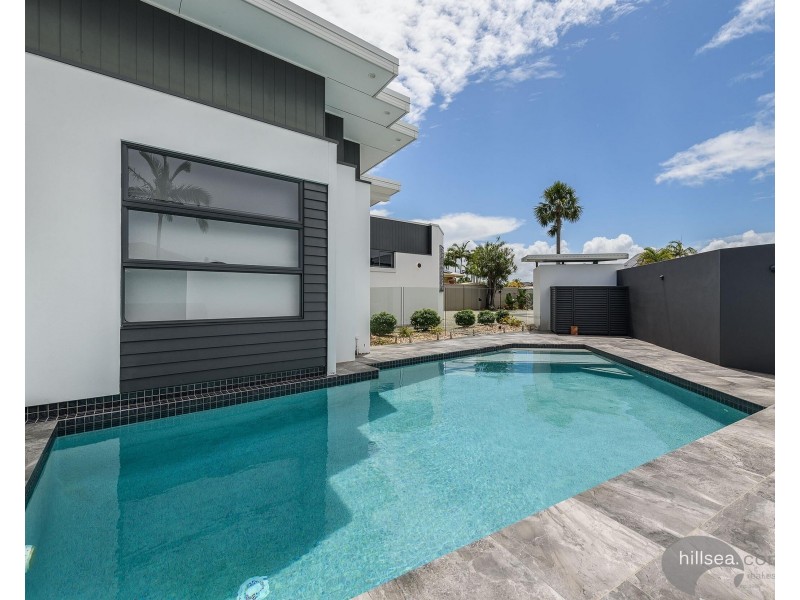 6 Arrowsmith Court, Paradise Point QLD 4216