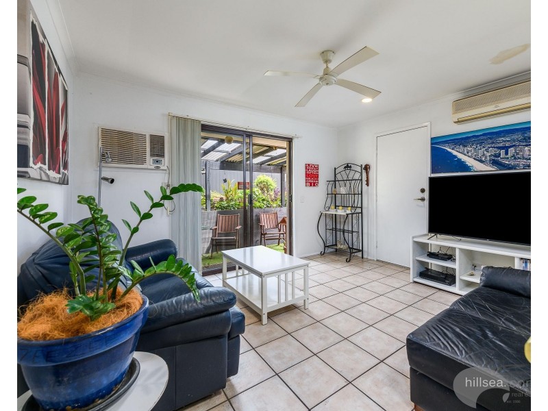 1/11 Robin Joy Close, Labrador QLD 4215