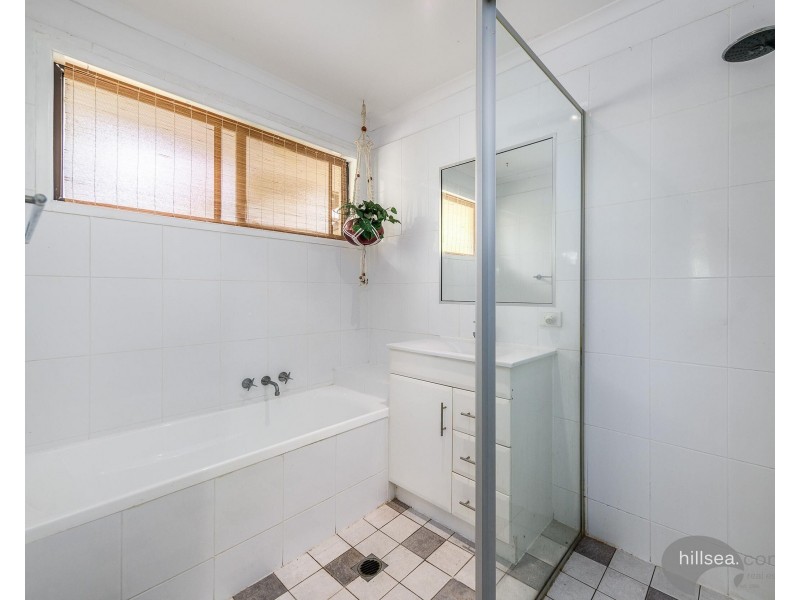1/11 Robin Joy Close, Labrador QLD 4215
