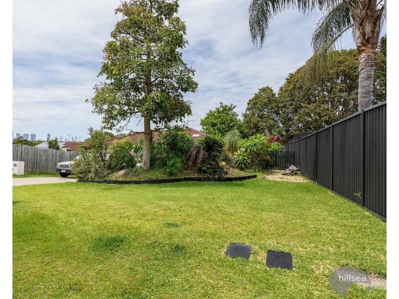 1/11 Robin Joy Close, Labrador QLD 4215