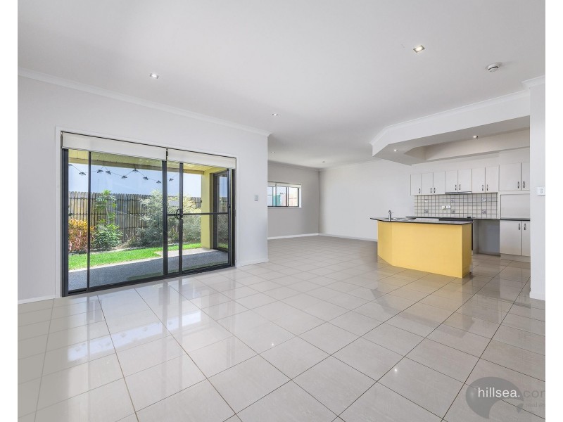 2/445 Pine Ridge Road, Runaway Bay QLD 4216