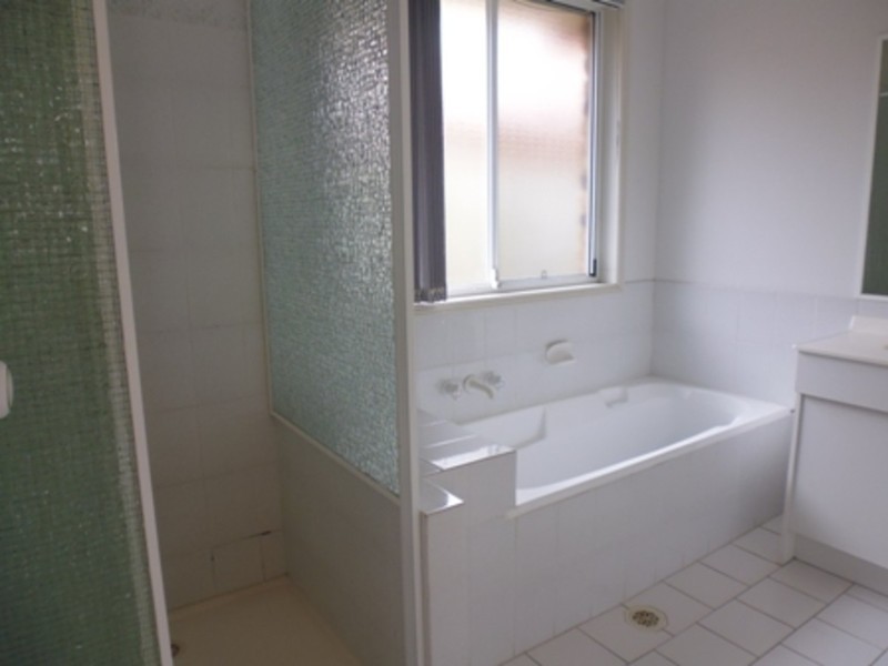 2/13 Kenny Drive, Labrador QLD 4215