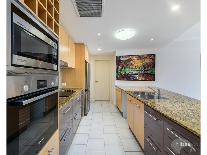 2/18 Canal Avenue, Runaway Bay QLD 4216