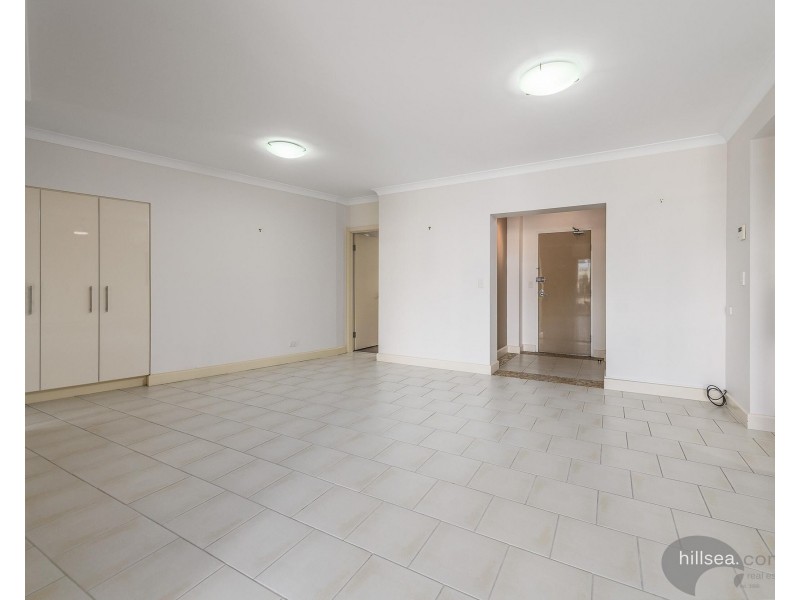 2/18 Canal Avenue, Runaway Bay QLD 4216