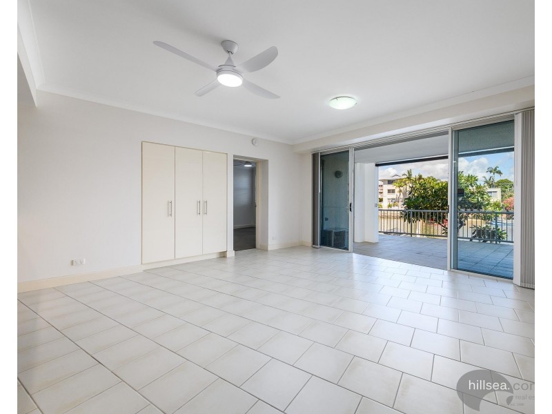 2/18 Canal Avenue, Runaway Bay QLD 4216