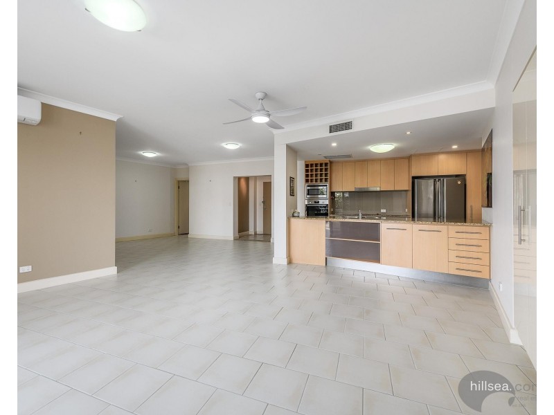 2/18 Canal Avenue, Runaway Bay QLD 4216