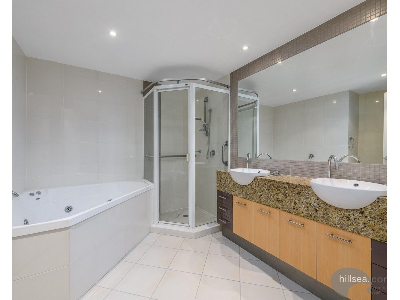 2/18 Canal Avenue, Runaway Bay QLD 4216