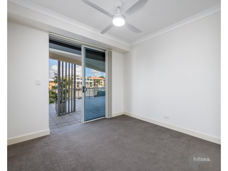2/18 Canal Avenue, Runaway Bay QLD 4216