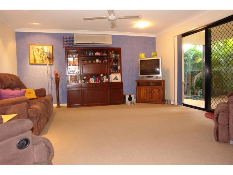 25 Adaminaby Drive, Helensvale QLD 4212