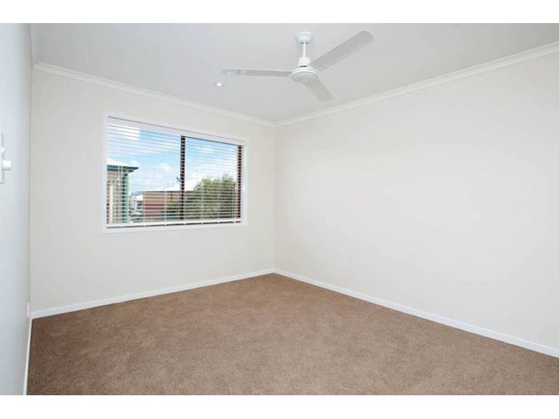 12/16 Madang Crescent, Runaway Bay QLD 4216