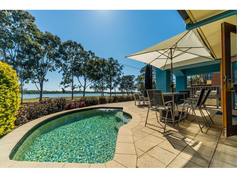 33 The Esplanade, Coombabah QLD 4216