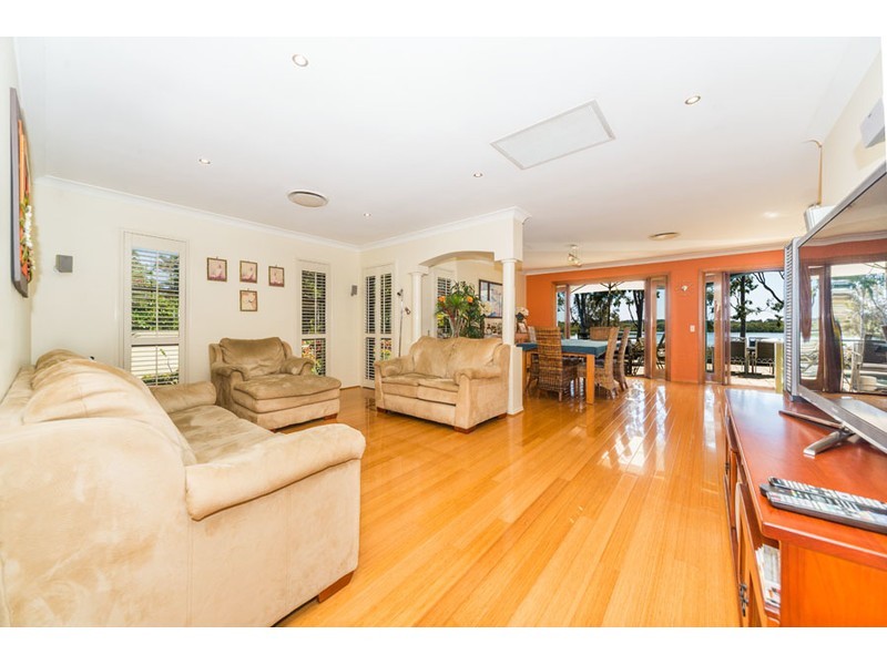 33 The Esplanade, Coombabah QLD 4216