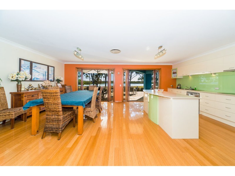 33 The Esplanade, Coombabah QLD 4216