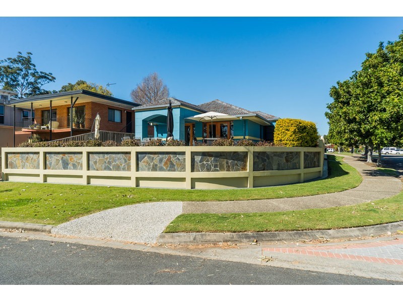 33 The Esplanade, Coombabah QLD 4216