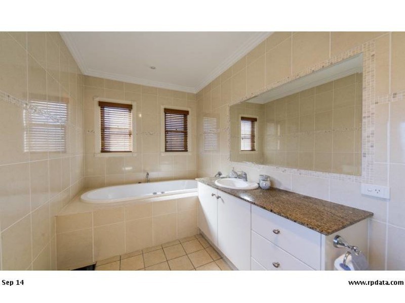 2/22 Nankeen Avenue, Paradise Point QLD 4216