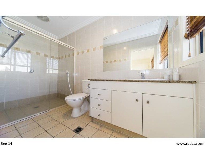 2/22 Nankeen Avenue, Paradise Point QLD 4216