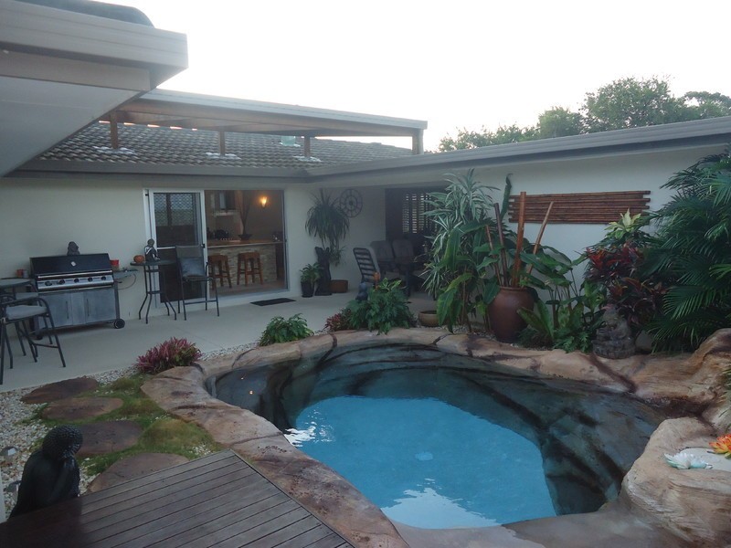 18 St Nicholas Street, Runaway Bay QLD 4216