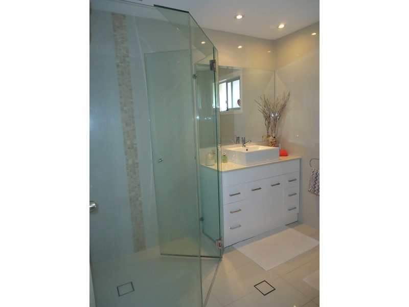 18 St Nicholas Street, Runaway Bay QLD 4216