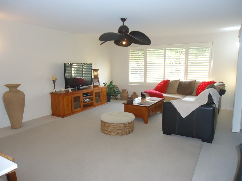 18 St Nicholas Street, Runaway Bay QLD 4216