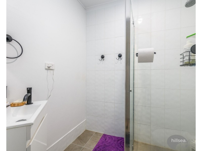 1/6 Robin Joy Close, Labrador QLD 4215