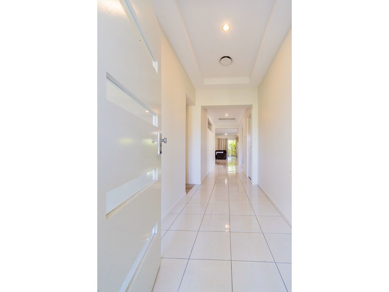 24 Iridium Drive, Hope Island QLD 4212