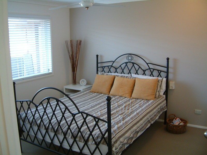 1/16 Stephanie Court, Labrador QLD 4215