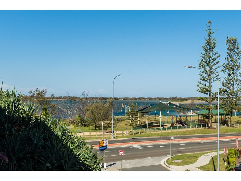 322/392-398 Marine Parade, Labrador QLD 4215